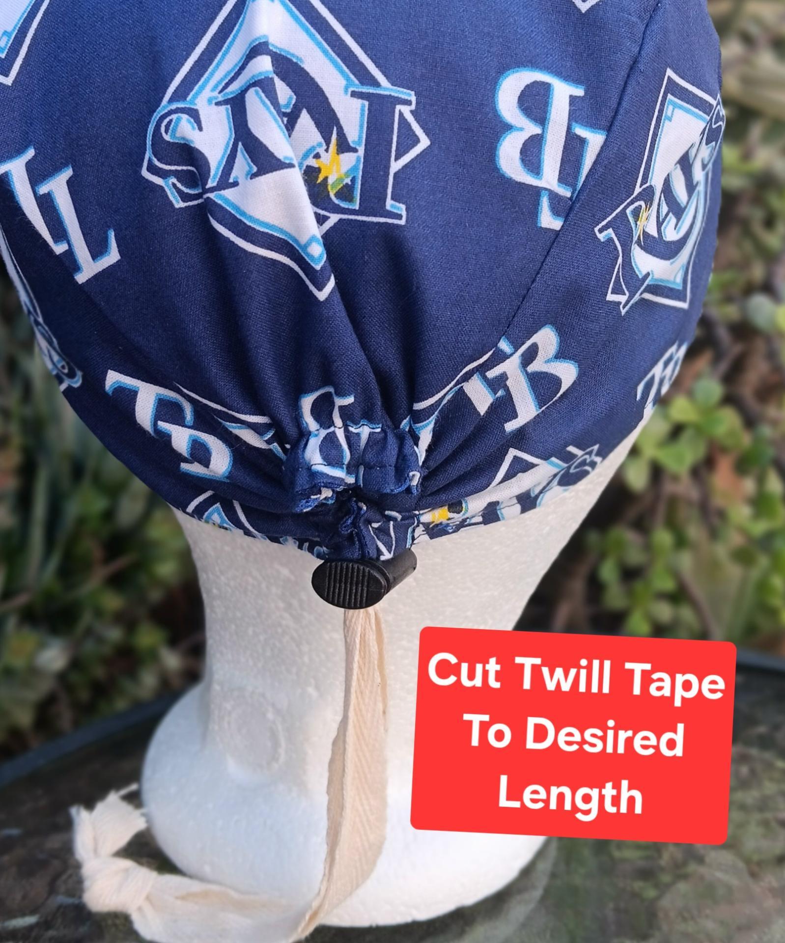 Toggle Cord Lock Reversible Tampa Bay Rays / Lightning scrub cap, handmade, adjustable, for nurse, dentist, technician, food service