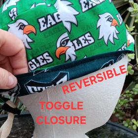 Toggle Closure Philadelphia Eagles scrub cap, handmade, kelly green & midnight green, for short hair, adjustable, toggle cord lock, nurse, Phillly sports