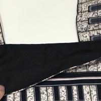 Lining is solid black