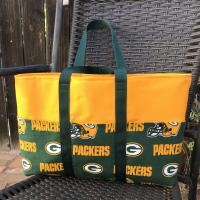 Small heavy duty tote bag, Green Bay Packers, six exterior pockets, canvas body, polypropylene straps