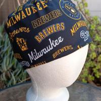 Toggle Cord Lock Reversible Milwaukee Brewers / Green Bay Packers scrub cap, adjustable, for nurse, dentist, technician, food service, handmade