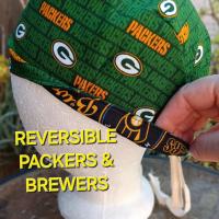 Toggle Cord Lock Reversible Milwaukee Brewers / Green Bay Packers scrub cap, adjustable, for nurse, dentist, technician, food service, handmade