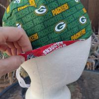 Toggle Cord Lock Reversible Green Bay Packers / Badgers scrub cap, handmade, adjustable, for nurse, dentist, technician, food service