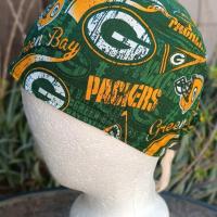 Toggle Cord Lock Reversible Milwaukee Brewers / Green Bay Packers scrub cap, handmade, adjustable, for nurse, dentist, technician, food service
