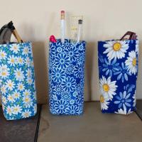 Daisies Upright Eyeglasses Holder, Glasses Stand, Weighted Fabric Eyeglasses Case, Floral Eyeglasses Case, Daisy Weighted Stand-up Glasses Pouch