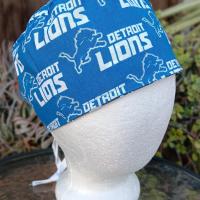 Toggle Cord Lock Reversible Detroit Lions / Old English D scrub cap, handmade, adjustable, for nurse, dentist, technician, food service