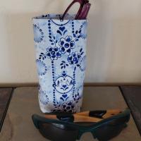 Daisies Upright Eyeglasses Holder, Glasses Stand, Weighted Fabric Eyeglasses Case, Floral Eyeglasses Case, Daisy Weighted Stand-up Glasses Pouch