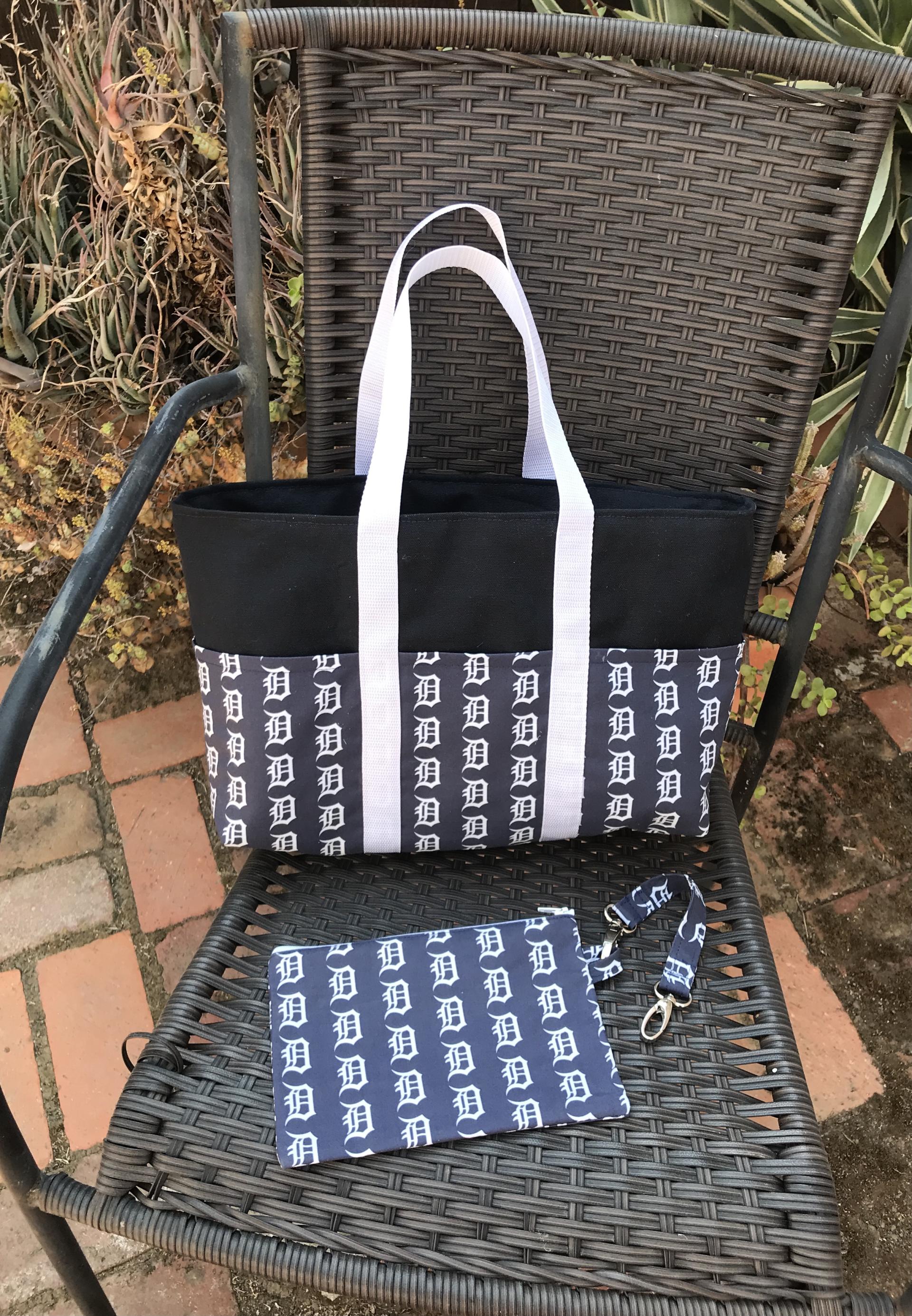 Small heavy duty Old English D tote with zipper pouch