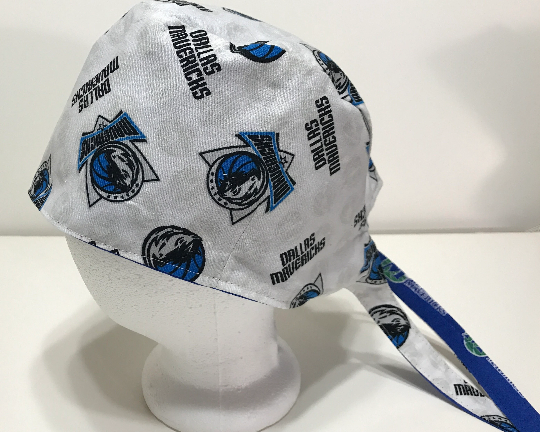 Reversible Unisex Dallas Mavericks scrub cap, tie back
