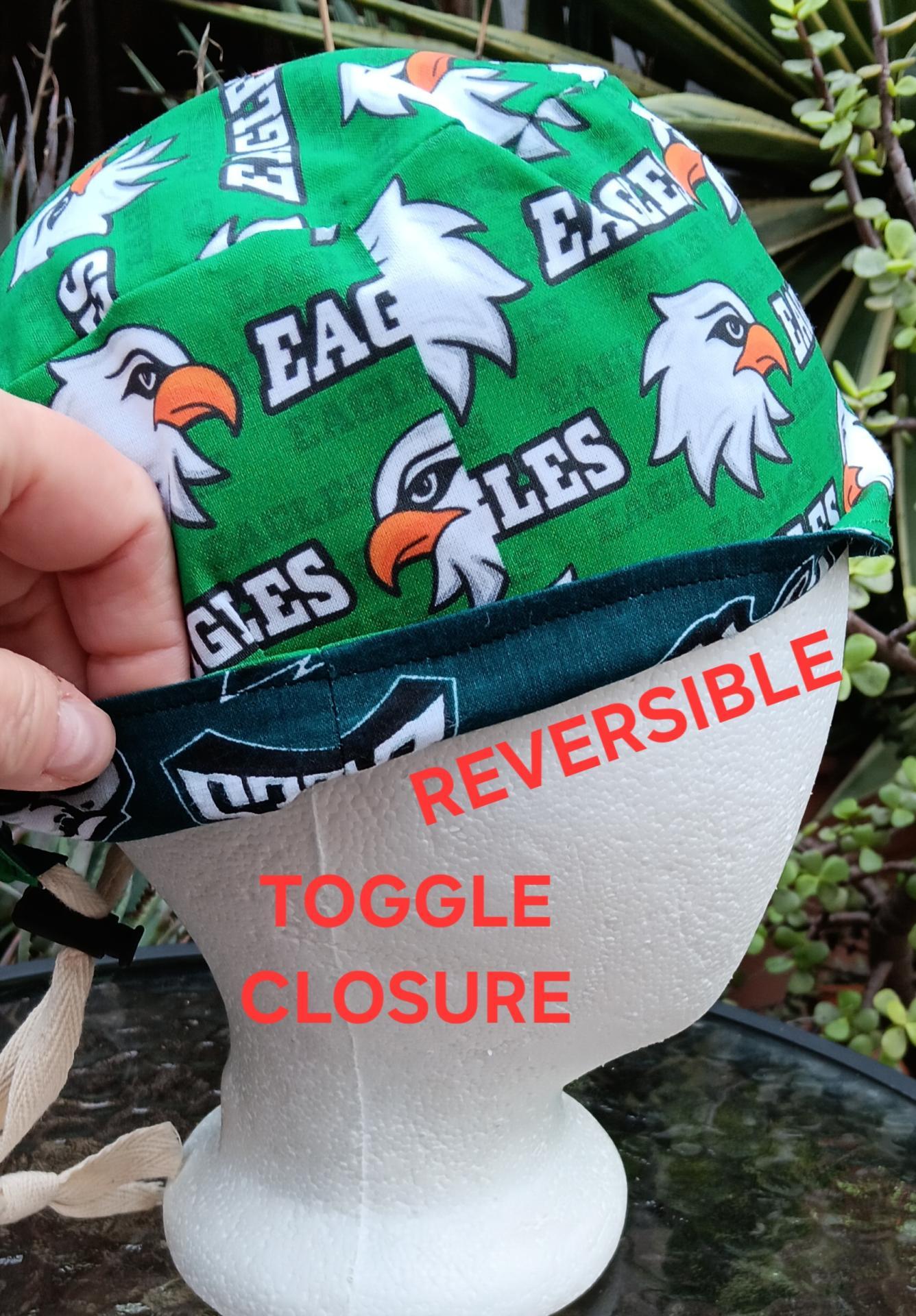 Toggle Closure Philadelphia Eagles scrub cap, kelly green & midnight green, adjustable, toggle cord lock, nurse, Phillly, handmade