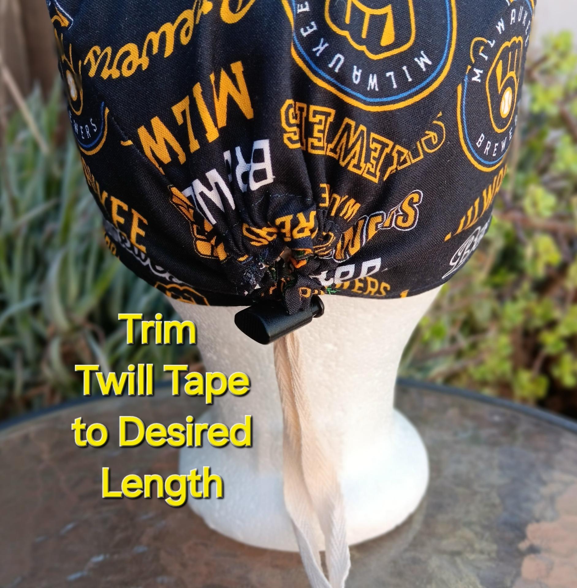 Toggle Cord Lock Reversible Milwaukee Brewers / Green Bay Packers scrub cap, adjustable, for nurse, dentist, technician, food service, handmade