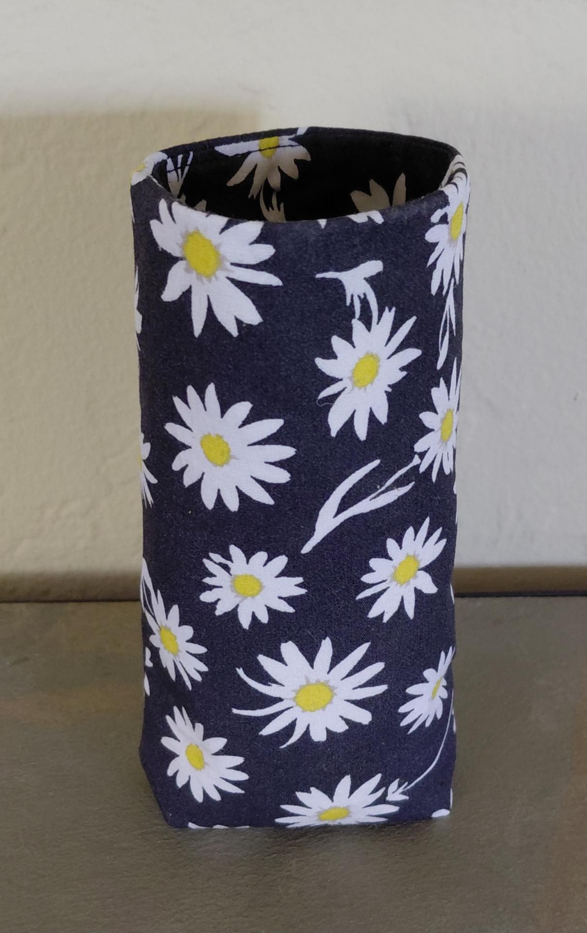 Black & White Daisy Eyeglasses Holder, Floral Glasses Stand, Glasses Holder, Mom Gift, Weighted Stand-up Glasses Pouch, Daisy Lover Gift