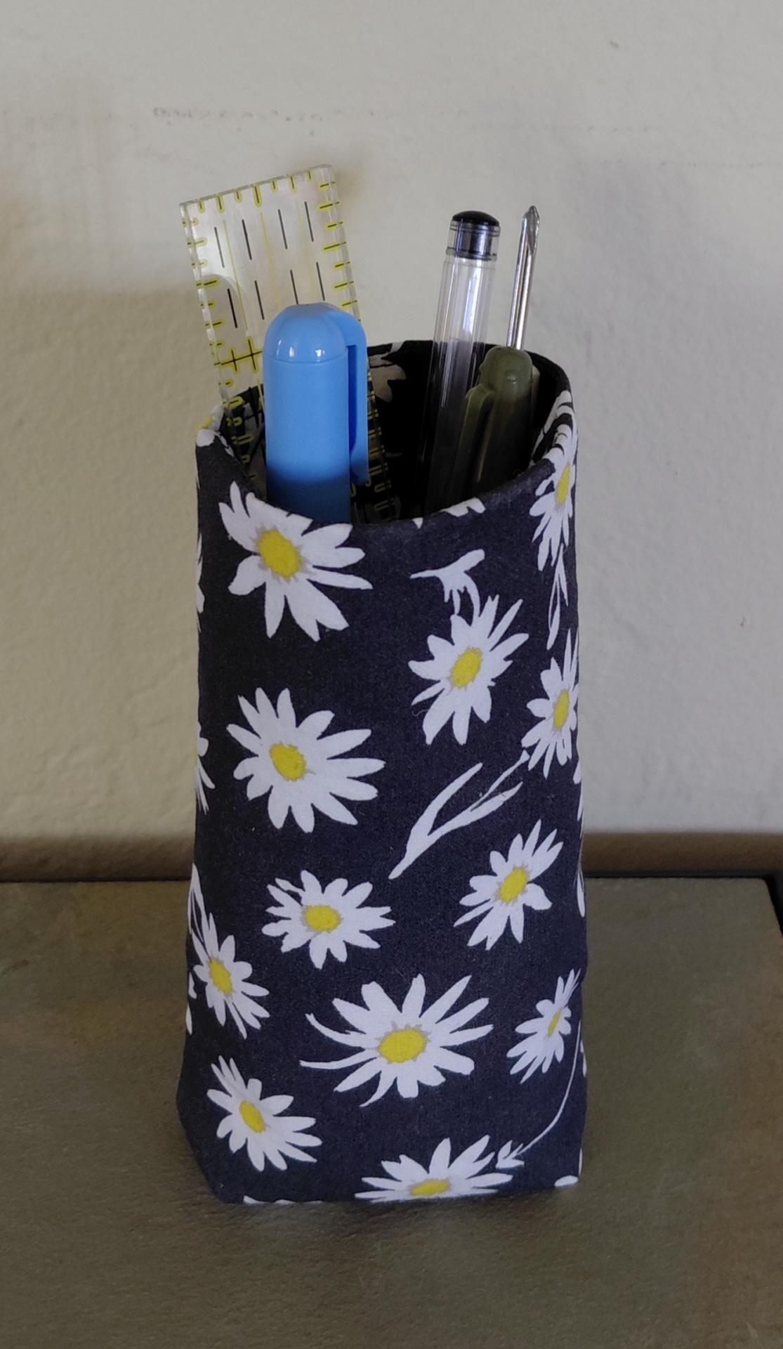 Black & White Daisy Eyeglasses Holder, Floral Glasses Stand, Glasses Holder, Mom Gift, Weighted Stand-up Glasses Pouch, Daisy Lover Gift