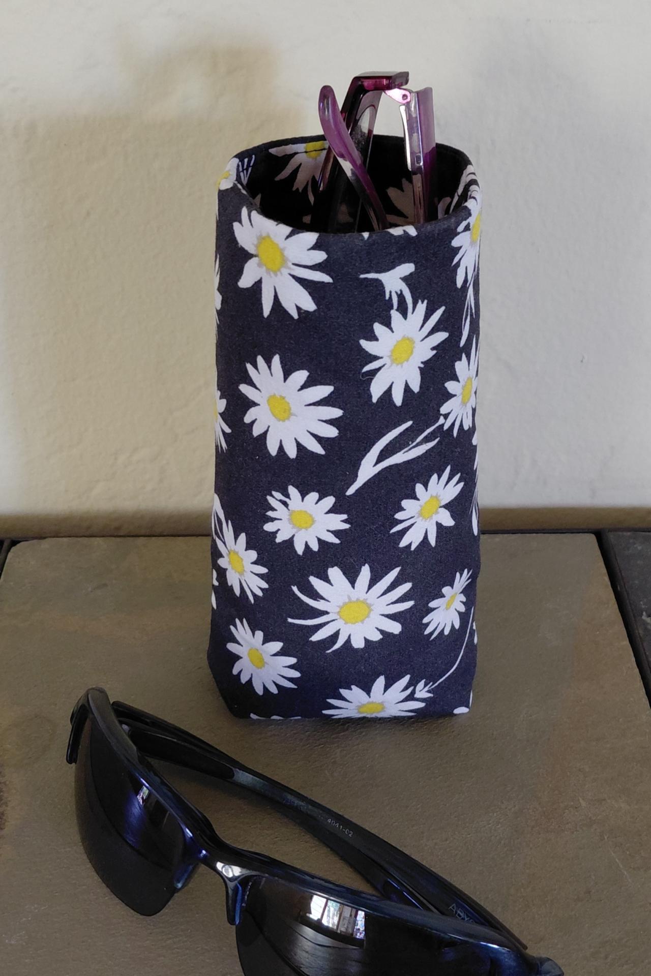 Black & White Daisy Eyeglasses Holder, Floral Glasses Stand, Glasses Holder, Mom Gift, Weighted Stand-up Glasses Pouch, Daisy Lover Gift