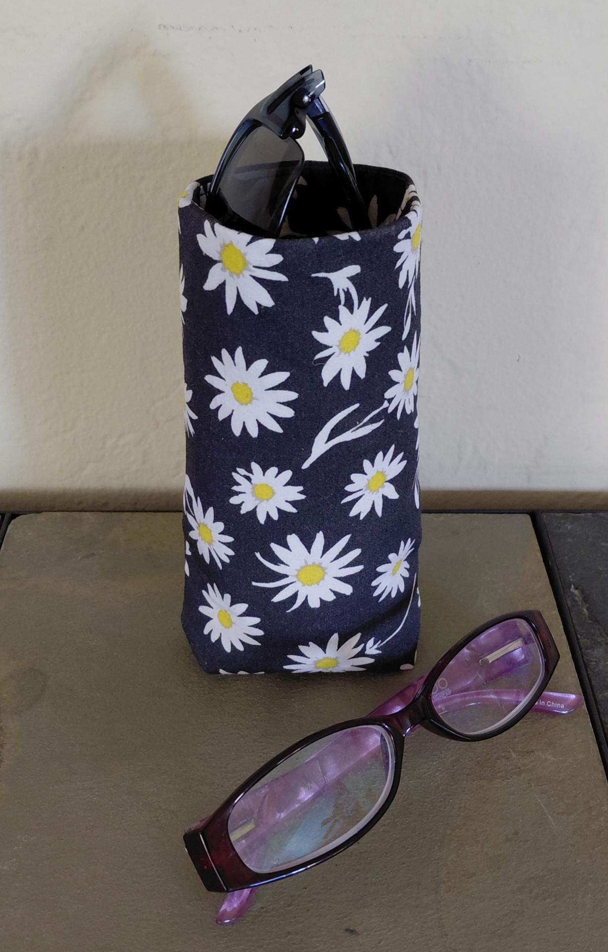 Black & White Daisy Eyeglasses Holder, Floral Glasses Stand, Glasses Holder, Mom Gift, Weighted Stand-up Glasses Pouch, Daisy Lover Gift