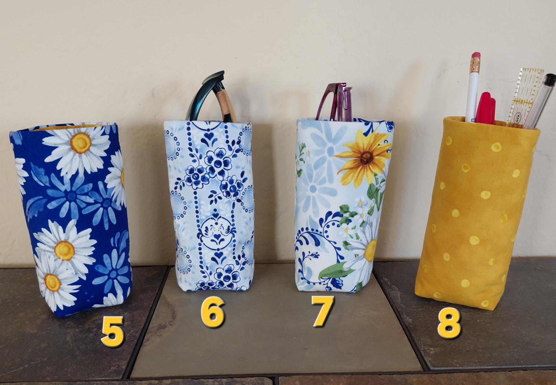 Daisies Upright Eyeglasses Holder, Glasses Stand, Weighted Fabric Eyeglasses Case, Floral Eyeglasses Case, Daisy Weighted Stand-up Glasses Pouch