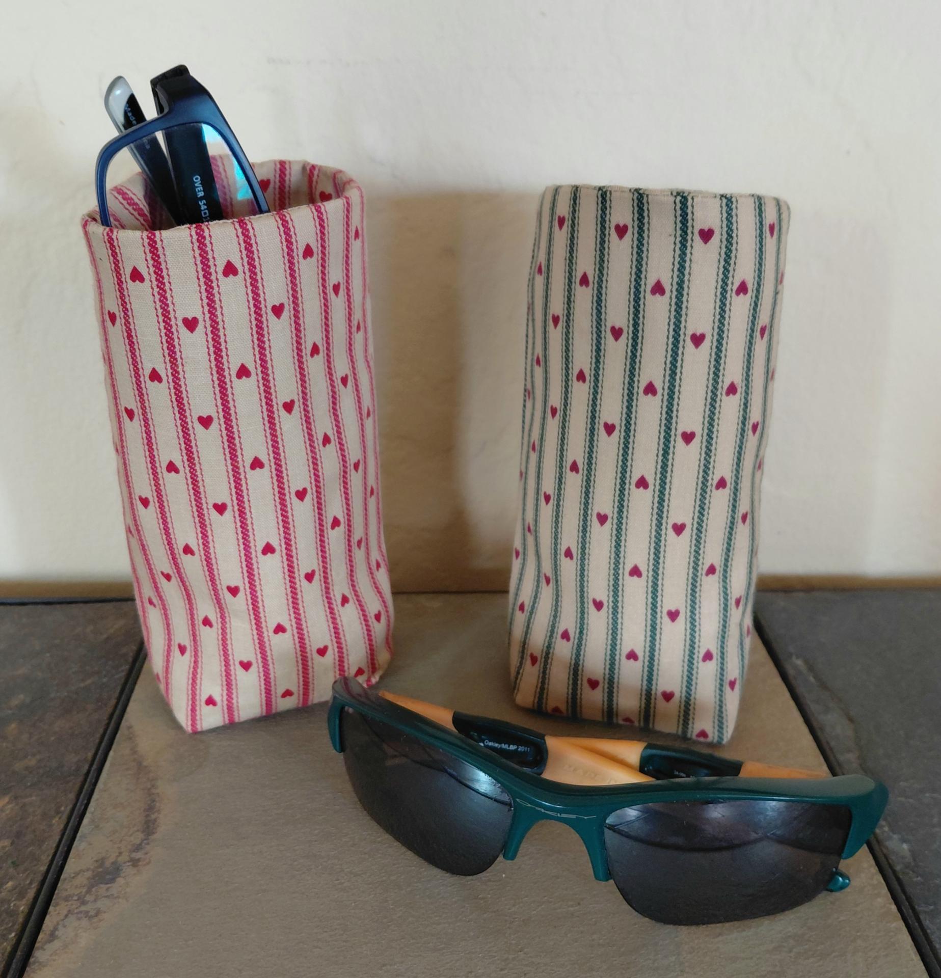 Farmhouse Hearts Upright Eyeglasses Holder, Country Charm Glasses Holder, Cottage Style Eyeglasses Case, Weighted Stand-up Glasses Pouch