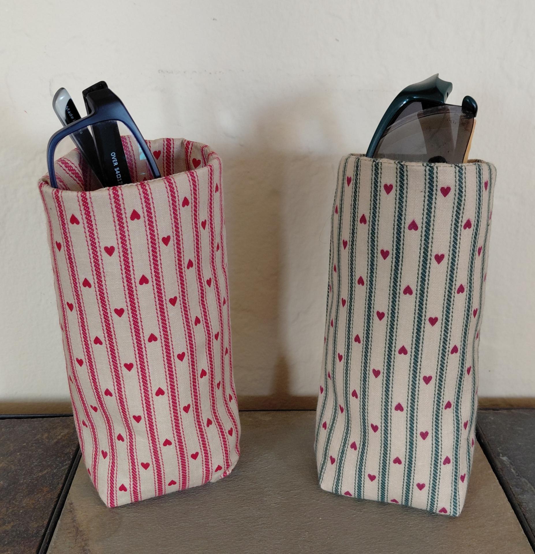 Farmhouse Hearts Upright Eyeglasses Holder, Country Charm Glasses Holder, Cottage Style Eyeglasses Case, Weighted Stand-up Glasses Pouch