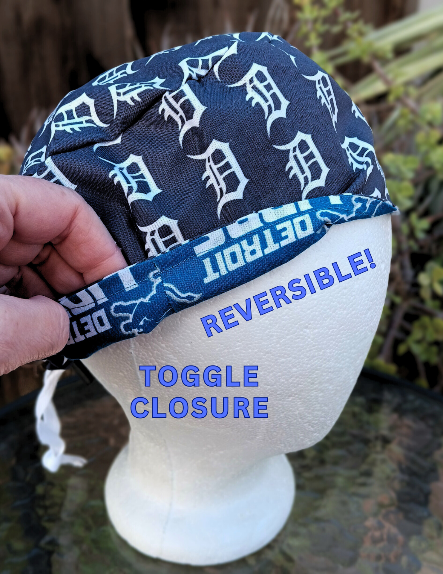 Toggle Cord Lock Reversible Detroit Lions / Old English D scrub cap, handmade, adjustable, for nurse, dentist, technician, food service