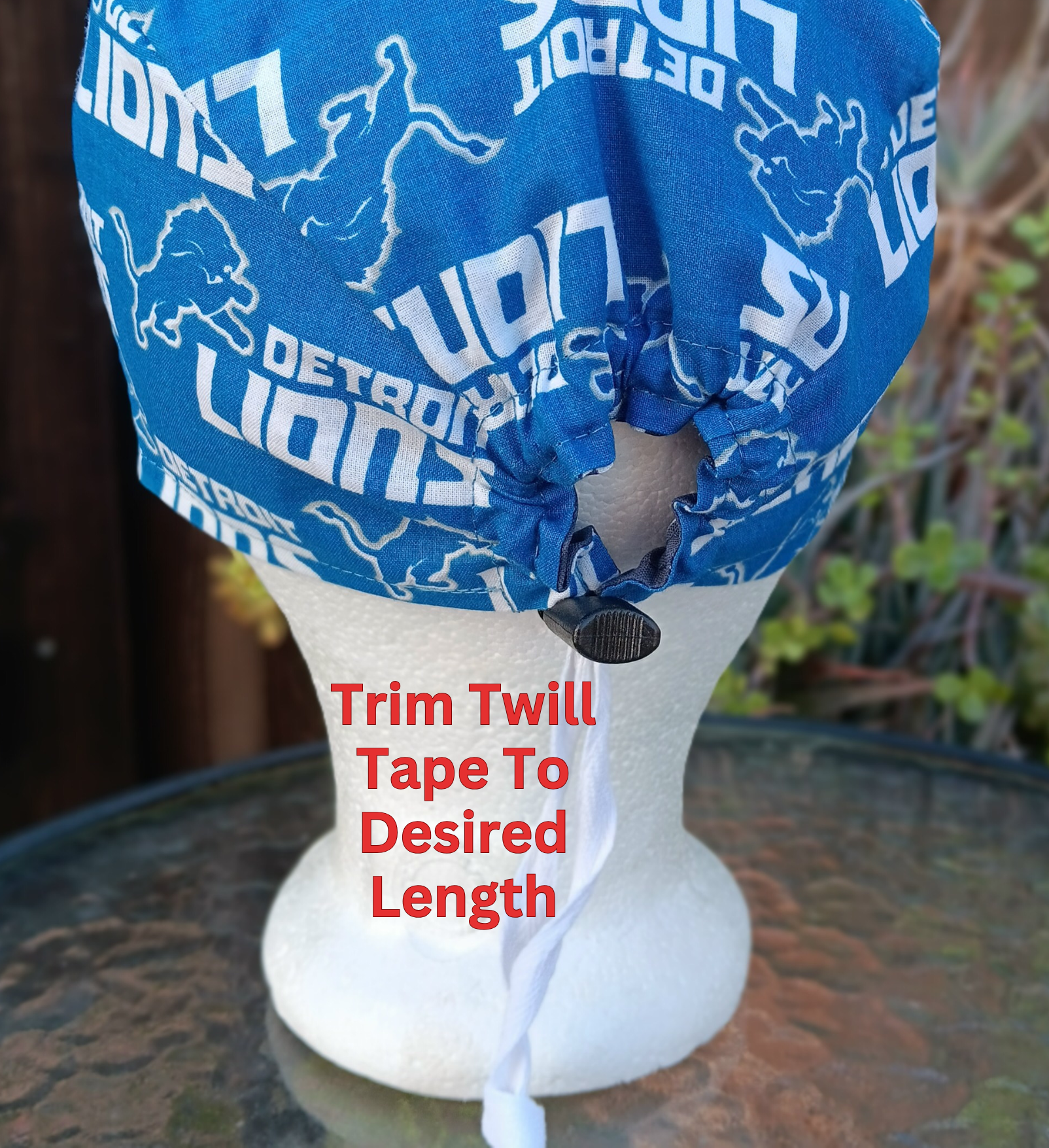 Toggle Cord Lock Reversible Detroit Lions / Old English D scrub cap, handmade, adjustable, for nurse, dentist, technician, food service