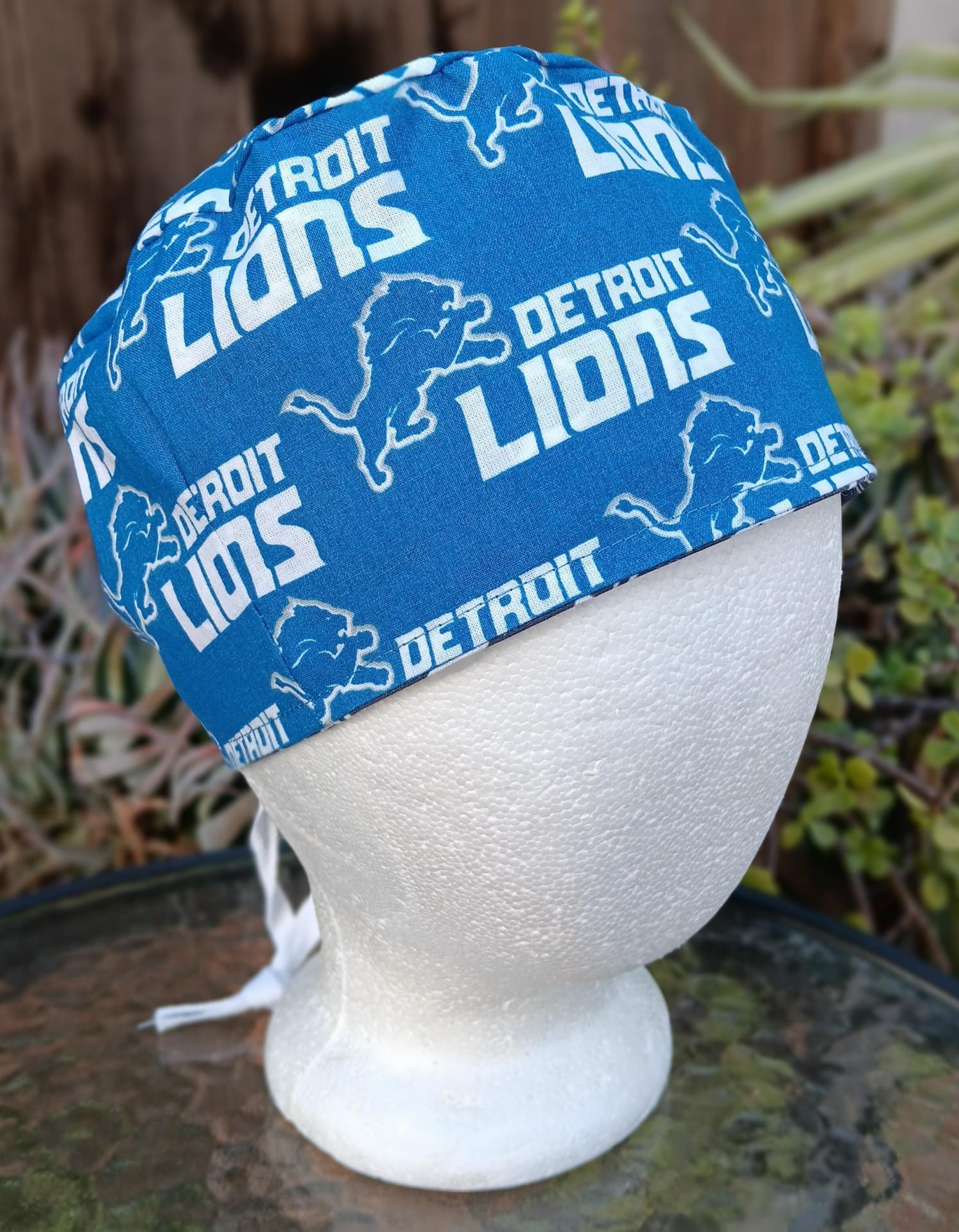 Toggle Cord Lock Reversible Detroit Lions / Old English D scrub cap, handmade, adjustable, for nurse, dentist, technician, food service