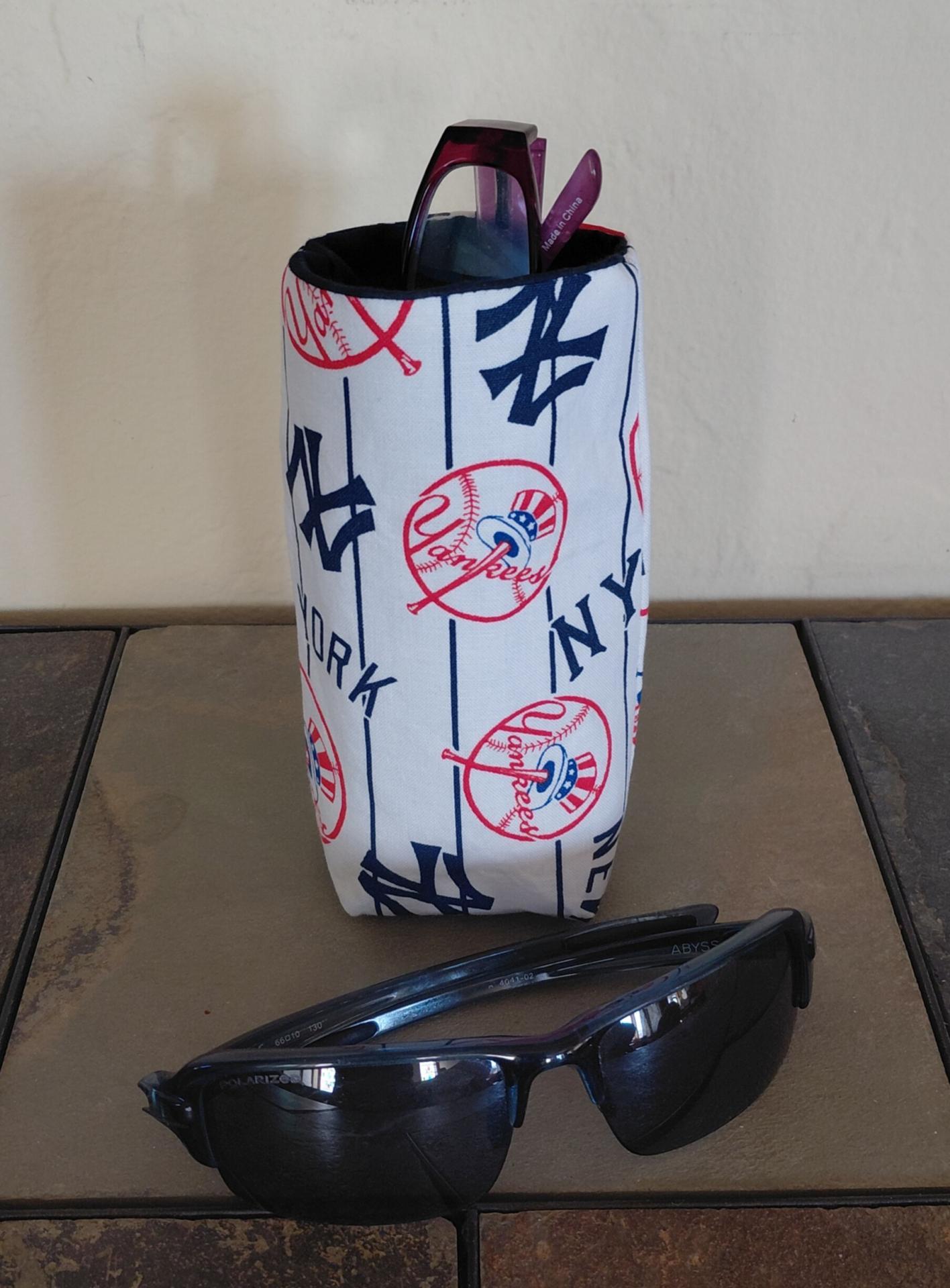 New York Yankees Upright Eyeglasses Holder, Handmade, Weighted, Glasses Case, Glasses Stand, Eyeglasses Cup, Gift for Yankees fan