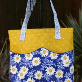 Daisies Floral Tote Bag w/ Wavy Pockets