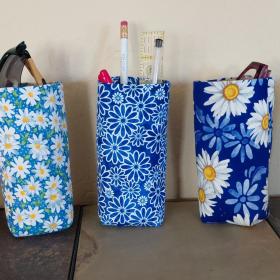 Daisies Upright Eyeglasses Holder, Glasses Stand, Weighted Fabric Eyeglasses Case, Floral Eyeglasses Case, Daisy Weighted Stand-up Glasses Pouch
