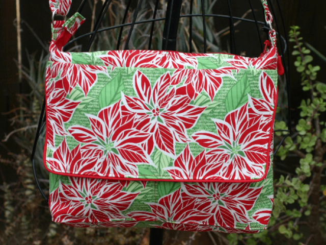 Christmas Purse, Holiday Purse, Christmas Handbag, Christmas Cross Body Purse, zipper top bag, adjustable strap, red green poinsettias